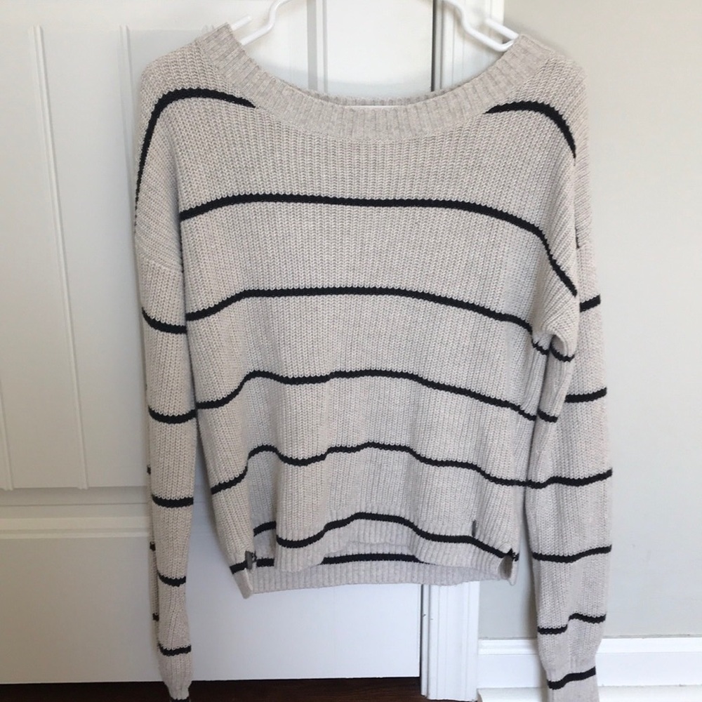 HOLLISTER SWEATER